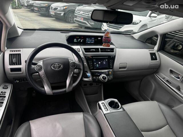 Сірий Тойота Prius v, об'ємом двигуна 1.8 л та пробігом 122 тис. км за 15490 $, фото 23 на Automoto.ua