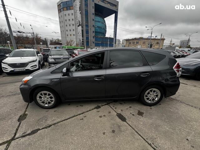 Сірий Тойота Prius v, об'ємом двигуна 1.8 л та пробігом 122 тис. км за 15490 $, фото 1 на Automoto.ua