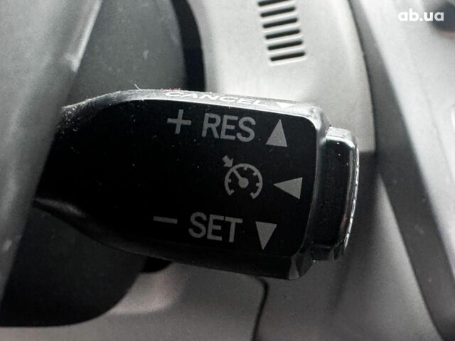 Сірий Тойота Prius v, об'ємом двигуна 1.8 л та пробігом 122 тис. км за 15490 $, фото 17 на Automoto.ua