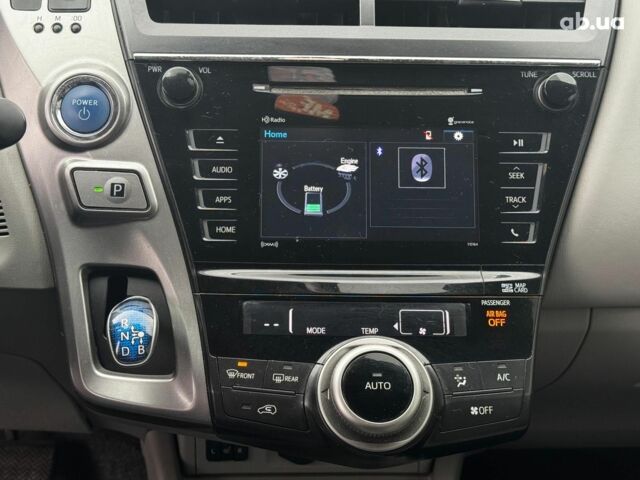 Сірий Тойота Prius v, об'ємом двигуна 1.8 л та пробігом 122 тис. км за 15490 $, фото 13 на Automoto.ua