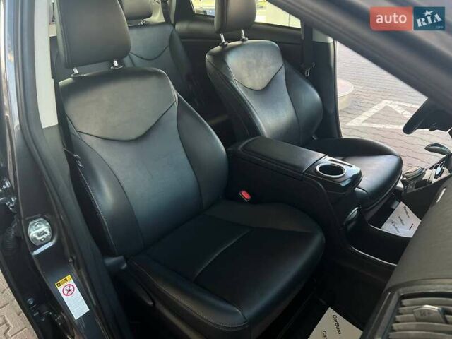 Серый Тойота Prius v, объемом двигателя 1.8 л и пробегом 125 тыс. км за 17300 $, фото 23 на Automoto.ua