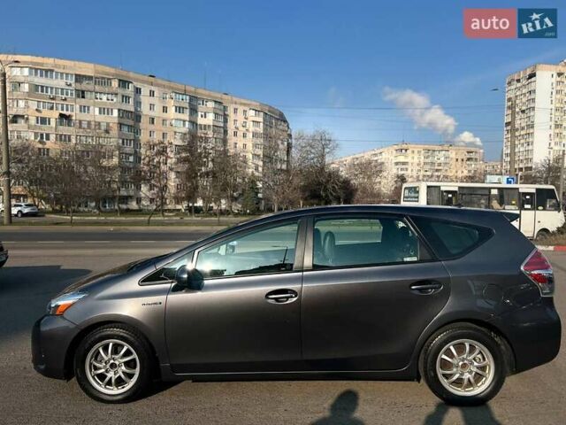 Серый Тойота Prius v, объемом двигателя 1.8 л и пробегом 125 тыс. км за 17300 $, фото 7 на Automoto.ua