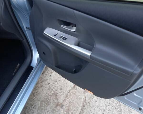 Синий Тойота Prius v, объемом двигателя 1.8 л и пробегом 230 тыс. км за 12700 $, фото 13 на Automoto.ua