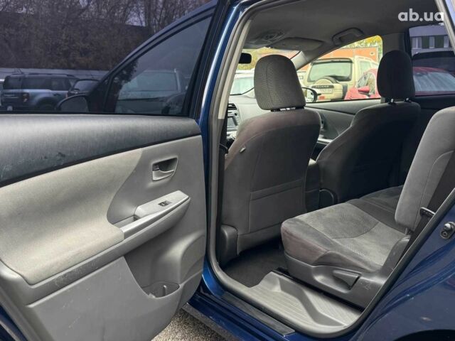 Синий Тойота Prius v, объемом двигателя 1.8 л и пробегом 315 тыс. км за 10290 $, фото 31 на Automoto.ua