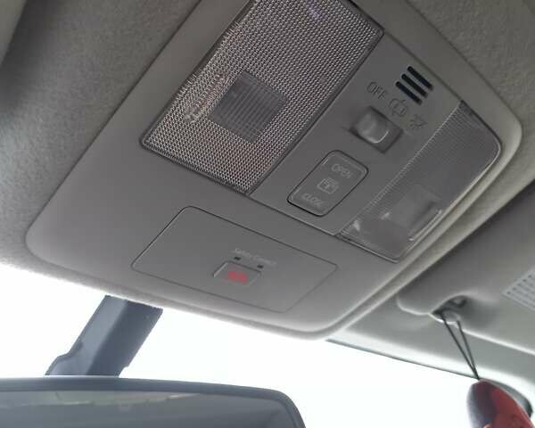 Синий Тойота Prius v, объемом двигателя 1.8 л и пробегом 230 тыс. км за 12700 $, фото 18 на Automoto.ua