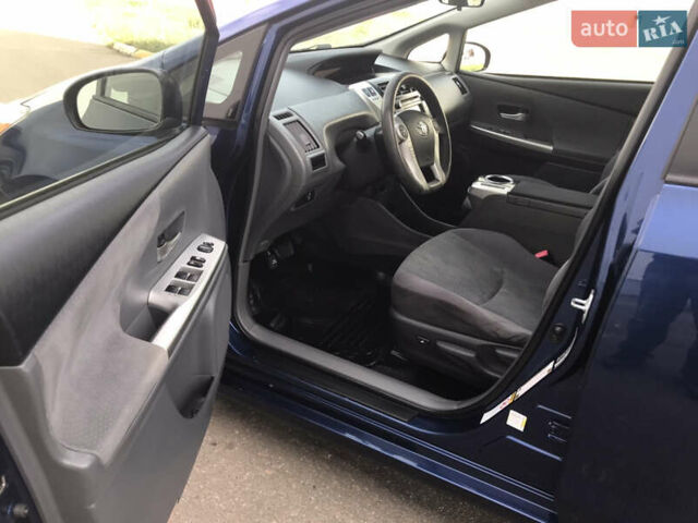 Синий Тойота Prius v, объемом двигателя 1.8 л и пробегом 195 тыс. км за 11950 $, фото 12 на Automoto.ua