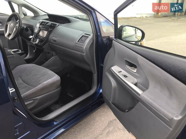 Синий Тойота Prius v, объемом двигателя 1.8 л и пробегом 195 тыс. км за 11950 $, фото 15 на Automoto.ua