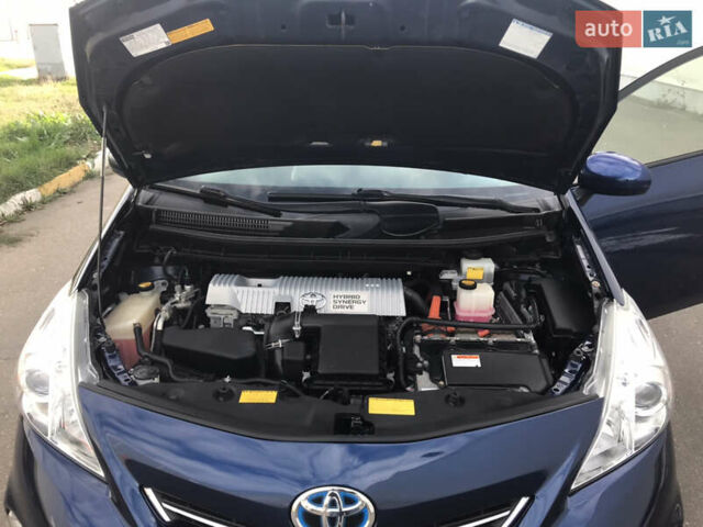 Синий Тойота Prius v, объемом двигателя 1.8 л и пробегом 195 тыс. км за 11950 $, фото 17 на Automoto.ua
