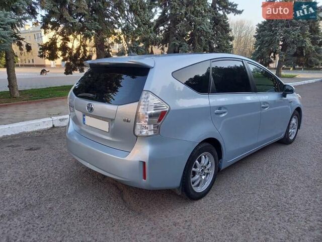 Синий Тойота Prius v, объемом двигателя 1.8 л и пробегом 230 тыс. км за 12700 $, фото 5 на Automoto.ua