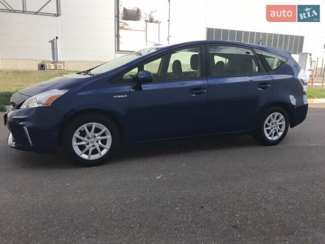 Синий Тойота Prius v, объемом двигателя 1.8 л и пробегом 195 тыс. км за 11950 $, фото 5 на Automoto.ua