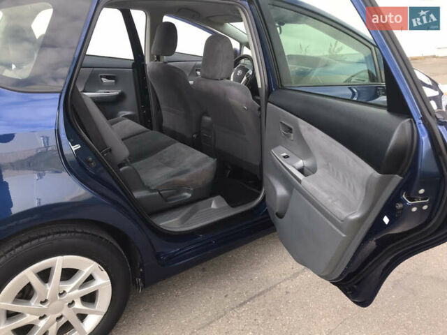 Синий Тойота Prius v, объемом двигателя 1.8 л и пробегом 195 тыс. км за 11950 $, фото 14 на Automoto.ua