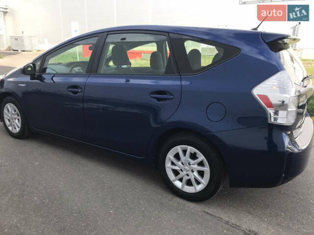 Синий Тойота Prius v, объемом двигателя 1.8 л и пробегом 195 тыс. км за 11950 $, фото 6 на Automoto.ua