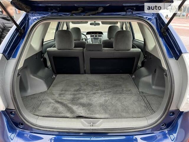 Синій Тойота Prius v, об'ємом двигуна 1.8 л та пробігом 281 тис. км за 11700 $, фото 9 на Automoto.ua
