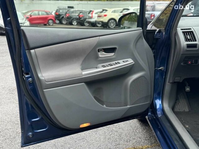 Синий Тойота Prius v, объемом двигателя 1.8 л и пробегом 315 тыс. км за 10290 $, фото 17 на Automoto.ua