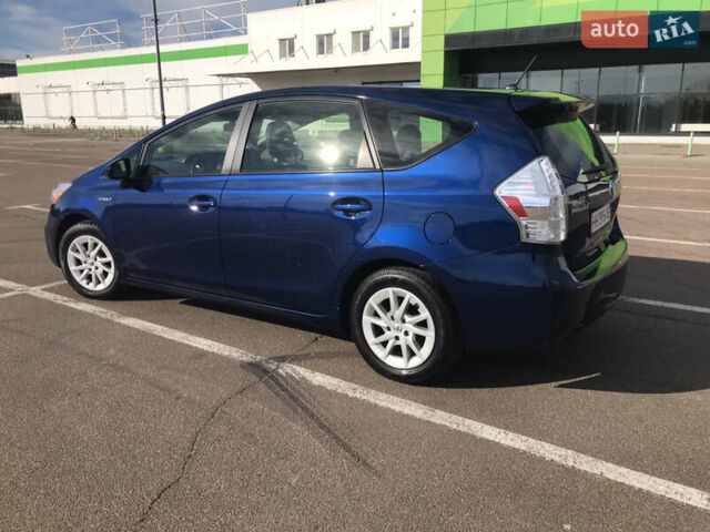 Синий Тойота Prius v, объемом двигателя 1.8 л и пробегом 195 тыс. км за 11950 $, фото 3 на Automoto.ua