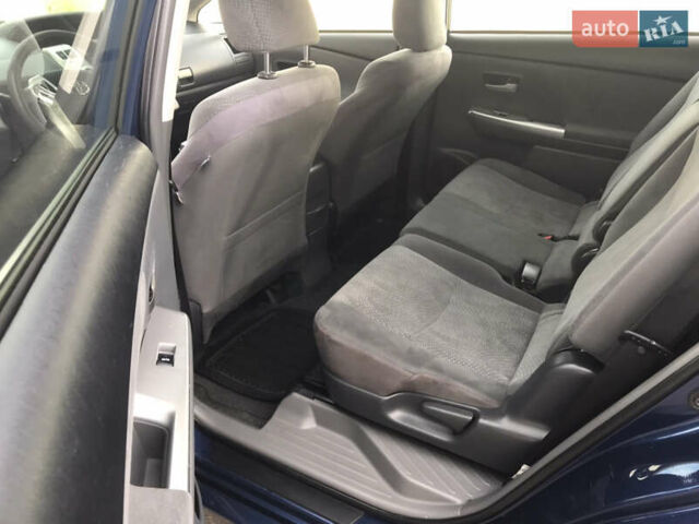 Синий Тойота Prius v, объемом двигателя 1.8 л и пробегом 195 тыс. км за 11950 $, фото 13 на Automoto.ua