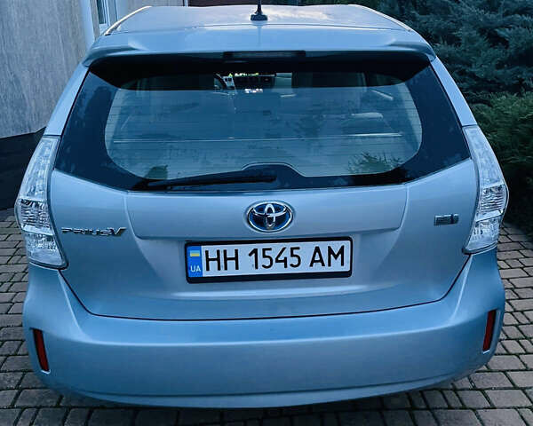 Синий Тойота Prius v, объемом двигателя 1.8 л и пробегом 130 тыс. км за 15300 $, фото 5 на Automoto.ua
