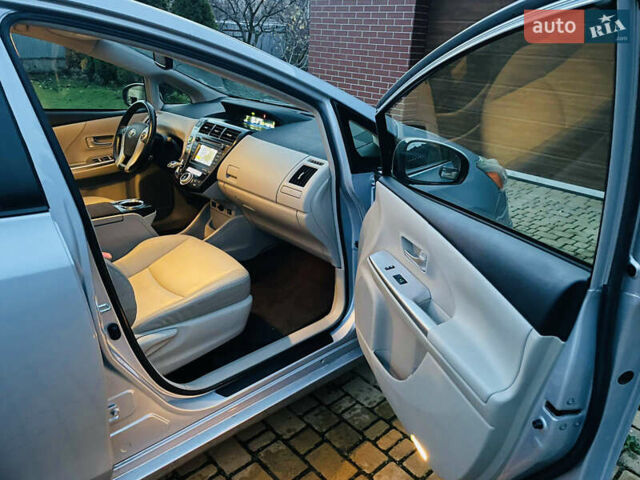 Синий Тойота Prius v, объемом двигателя 1.8 л и пробегом 130 тыс. км за 15300 $, фото 15 на Automoto.ua