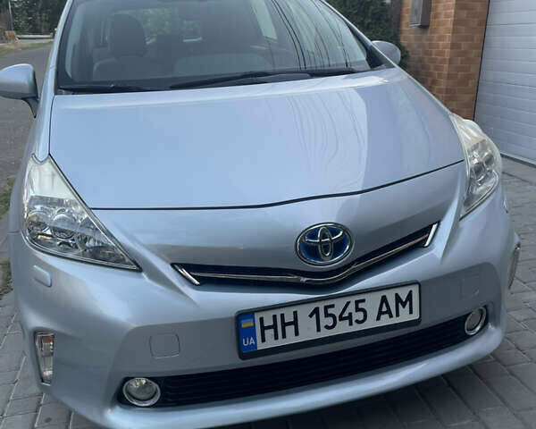 Синий Тойота Prius v, объемом двигателя 1.8 л и пробегом 139 тыс. км за 15400 $, фото 3 на Automoto.ua