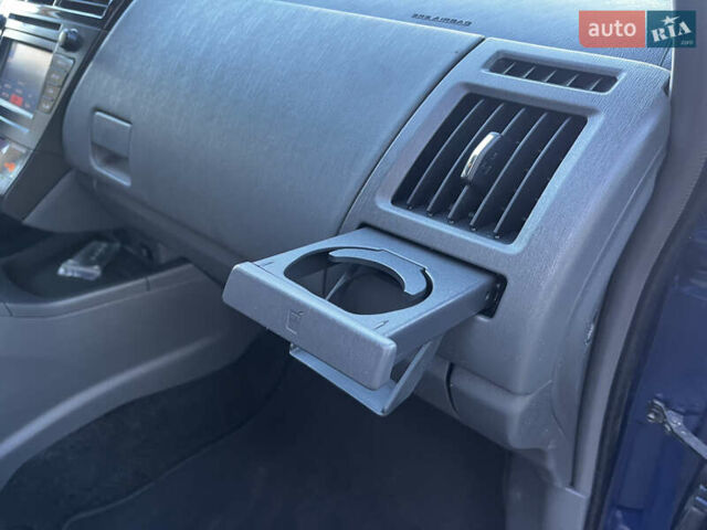 Синий Тойота Prius v, объемом двигателя 1.8 л и пробегом 253 тыс. км за 11499 $, фото 38 на Automoto.ua