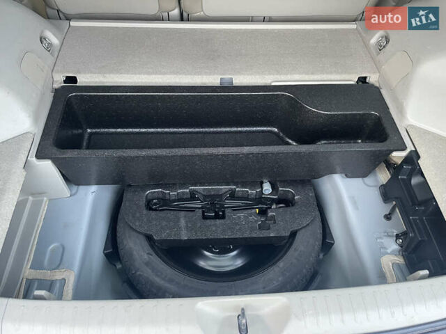 Синий Тойота Prius v, объемом двигателя 1.8 л и пробегом 139 тыс. км за 15400 $, фото 16 на Automoto.ua