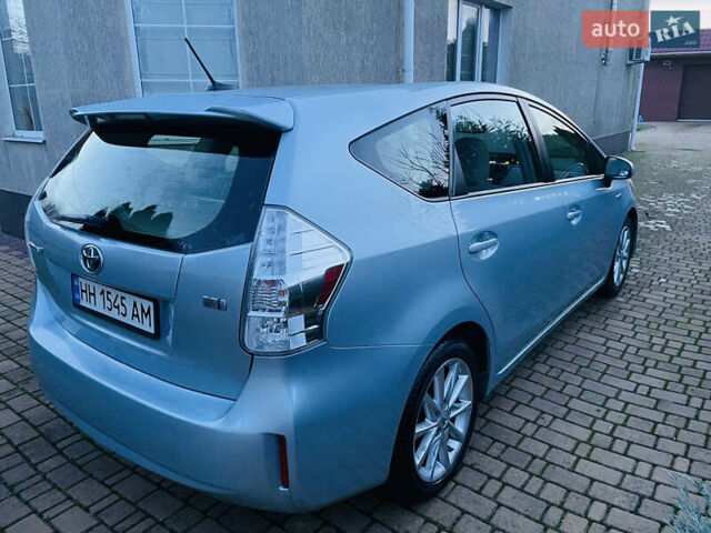 Синий Тойота Prius v, объемом двигателя 1.8 л и пробегом 130 тыс. км за 15300 $, фото 6 на Automoto.ua