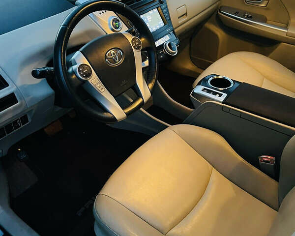 Синий Тойота Prius v, объемом двигателя 1.8 л и пробегом 130 тыс. км за 15300 $, фото 10 на Automoto.ua