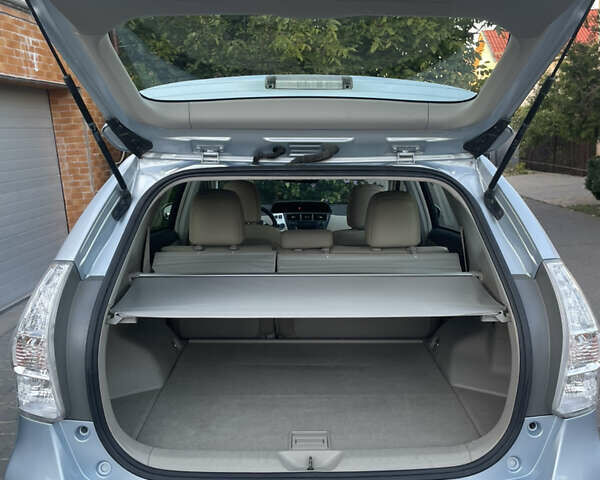 Синий Тойота Prius v, объемом двигателя 1.8 л и пробегом 139 тыс. км за 15400 $, фото 11 на Automoto.ua