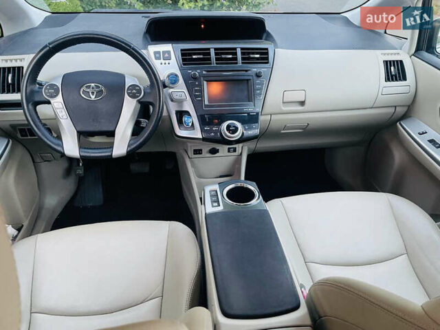 Синий Тойота Prius v, объемом двигателя 1.8 л и пробегом 130 тыс. км за 15300 $, фото 13 на Automoto.ua