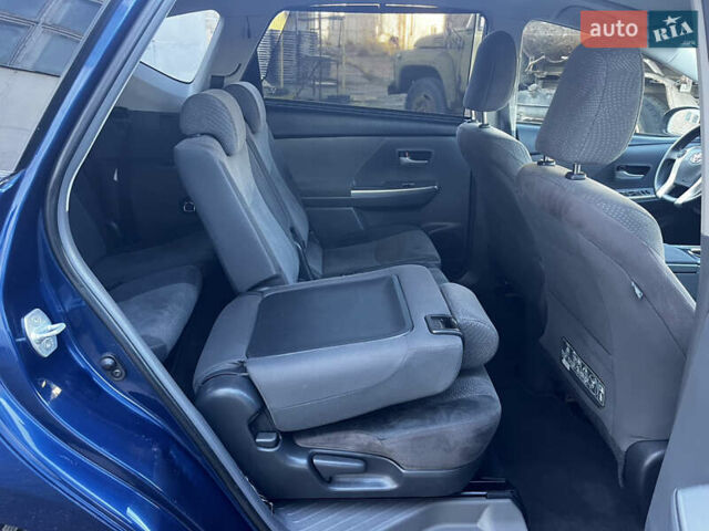 Синий Тойота Prius v, объемом двигателя 1.8 л и пробегом 253 тыс. км за 11499 $, фото 36 на Automoto.ua