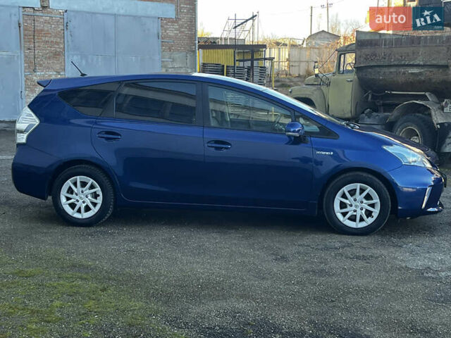 Синий Тойота Prius v, объемом двигателя 1.8 л и пробегом 253 тыс. км за 11499 $, фото 3 на Automoto.ua