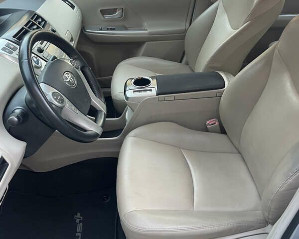 Синий Тойота Prius v, объемом двигателя 1.8 л и пробегом 139 тыс. км за 15400 $, фото 17 на Automoto.ua