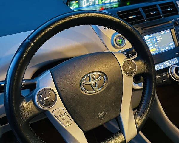 Синий Тойота Prius v, объемом двигателя 1.8 л и пробегом 130 тыс. км за 15300 $, фото 12 на Automoto.ua