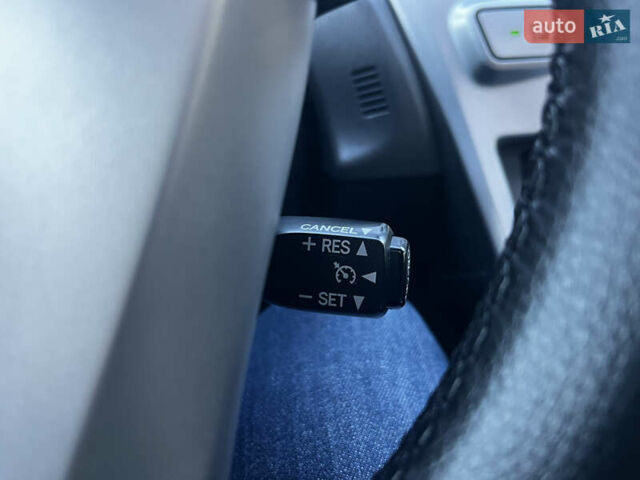 Синий Тойота Prius v, объемом двигателя 1.8 л и пробегом 253 тыс. км за 11499 $, фото 24 на Automoto.ua