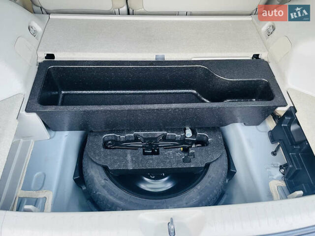 Синий Тойота Prius v, объемом двигателя 1.8 л и пробегом 130 тыс. км за 15300 $, фото 9 на Automoto.ua