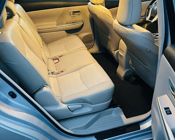 Синий Тойота Prius v, объемом двигателя 1.8 л и пробегом 130 тыс. км за 15300 $, фото 16 на Automoto.ua