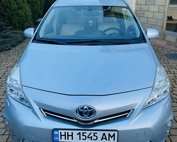 Синий Тойота Prius v, объемом двигателя 1.8 л и пробегом 130 тыс. км за 15300 $, фото 2 на Automoto.ua