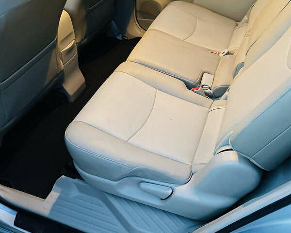 Синий Тойота Prius v, объемом двигателя 1.8 л и пробегом 130 тыс. км за 15300 $, фото 18 на Automoto.ua