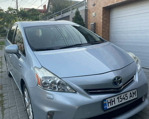 Синий Тойота Prius v, объемом двигателя 1.8 л и пробегом 139 тыс. км за 15400 $, фото 2 на Automoto.ua
