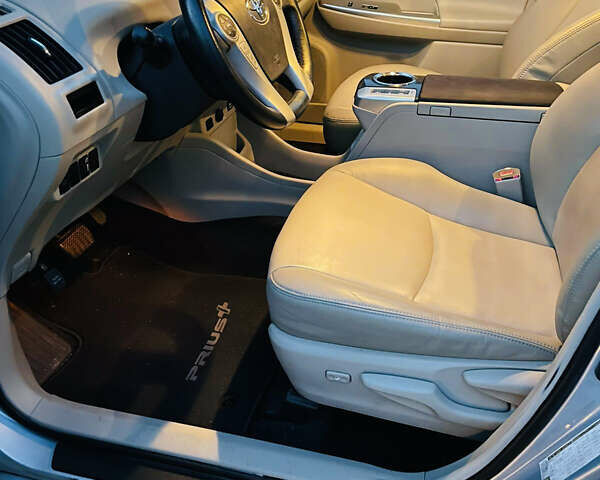 Синий Тойота Prius v, объемом двигателя 1.8 л и пробегом 130 тыс. км за 15300 $, фото 11 на Automoto.ua