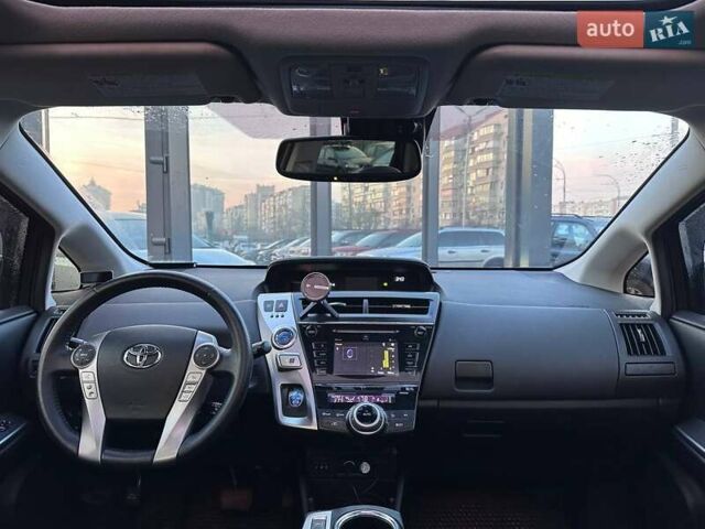Синій Тойота Prius v, об'ємом двигуна 1.8 л та пробігом 248 тис. км за 18490 $, фото 12 на Automoto.ua