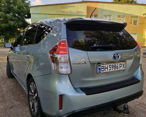 Зеленый Тойота Prius v, объемом двигателя 1.8 л и пробегом 161 тыс. км за 18500 $, фото 6 на Automoto.ua
