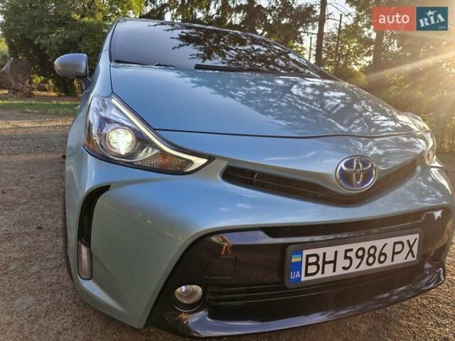 Зеленый Тойота Prius v, объемом двигателя 1.8 л и пробегом 161 тыс. км за 18500 $, фото 1 на Automoto.ua