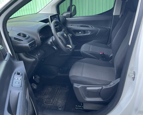 Білий Тойота Proace City, об'ємом двигуна 1.5 л та пробігом 30 тис. км за 18499 $, фото 10 на Automoto.ua