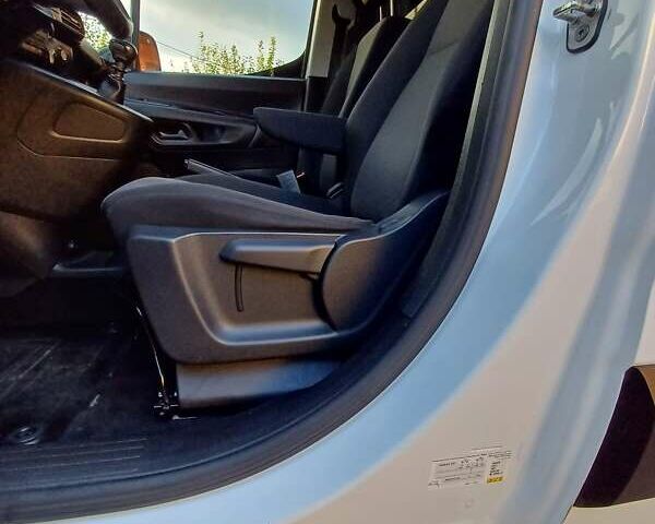 Белый Тойота Proace City, объемом двигателя 1.5 л и пробегом 179 тыс. км за 15950 $, фото 24 на Automoto.ua