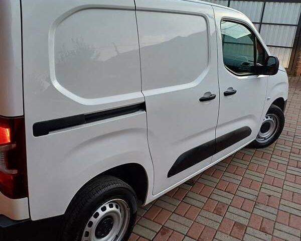 Белый Тойота Proace City, объемом двигателя 1.5 л и пробегом 179 тыс. км за 15950 $, фото 7 на Automoto.ua