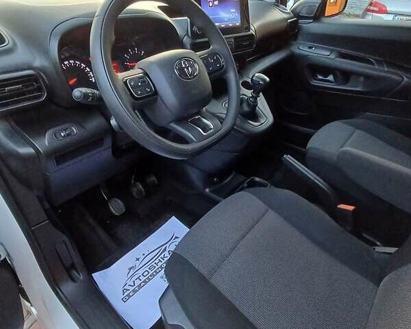 Белый Тойота Proace City, объемом двигателя 1.5 л и пробегом 179 тыс. км за 15950 $, фото 20 на Automoto.ua