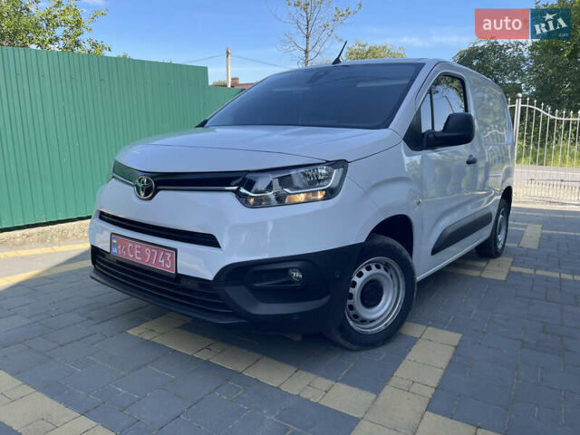 Білий Тойота Proace City, об'ємом двигуна 1.5 л та пробігом 30 тис. км за 18499 $, фото 4 на Automoto.ua
