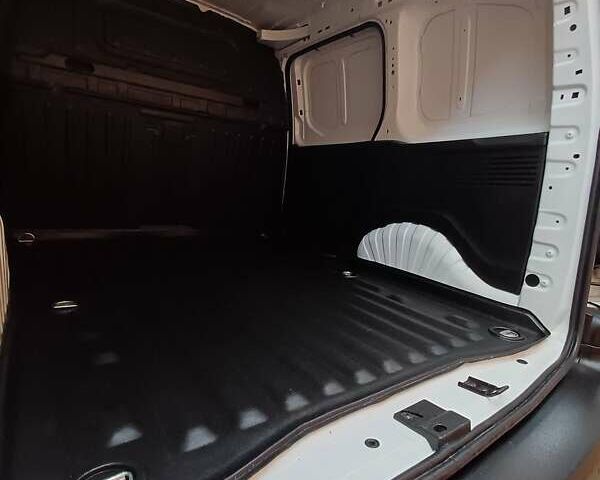 Белый Тойота Proace City, объемом двигателя 1.5 л и пробегом 179 тыс. км за 15950 $, фото 33 на Automoto.ua