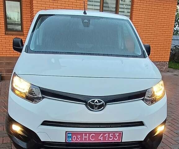 Белый Тойота Proace City, объемом двигателя 1.5 л и пробегом 179 тыс. км за 15950 $, фото 1 на Automoto.ua